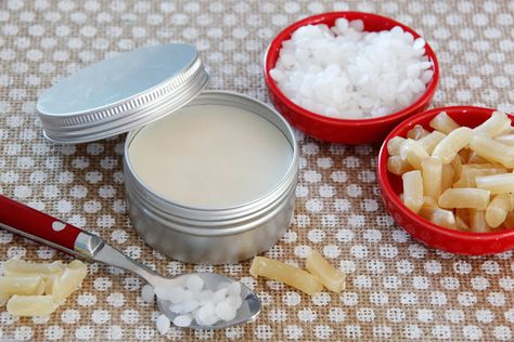 Diy Dog Paw Balm, Dog Balm, Dog Paw Balm, Paw Wax, Butter Mochi, Dogs Paw, Mochi Cake, Paw Balm, Homemade Lip Balm