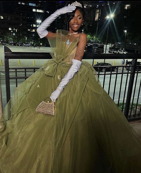 Green Princess Dress, Princess Tiana Dress, Princess Sweet 16, Frog Dress, Dress Sweet 16, Tiana Dress, Princesa Tiana, Green Princess, Prom Dresses Long Pink