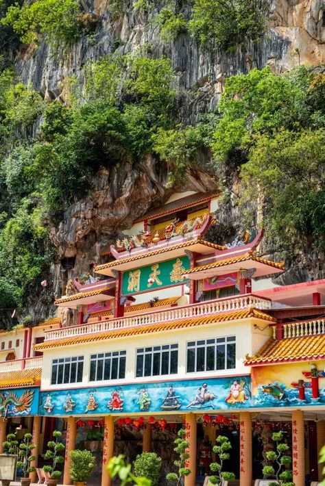 Visit the temples and sights of Ipoh, Malaysia through this travel photo gallery. #travelphotography #temple #travelmalaysia Malaysia Nature, Malaysia Photography, Malaysia Tourism, Ipoh Malaysia, Visual Gallery, Colonial Architecture, Ipoh, Travel Photo, Landscape Nature