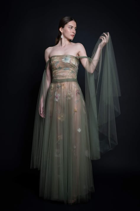 Isobella Dress - PUYAN SAHEB DJAVAHER Fancy Attire, Dress Painting, Fancy Gowns, French Silk, Silk Tulle, Indian Gowns, Dreamy Dress, Professional Fashion, Tulle Wedding Dress