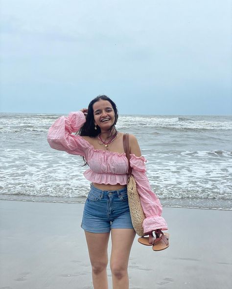 nothing being in goa, getting wet in the rain while on an activa going to the beach can’t fix 🌊🎀💘 day 1 of📍north goa dump top from @vintalesofficial What To Wear In Goa Outfits For Women, Outfits To Wear In Goa For Women, Goa Outfit Inspo Women, Goa Lookbook, Outfit Idea For Goa Trip, Goa Outfits Women, Goa Outfits, Fancy Sarees Party Wear, Fancy Sarees