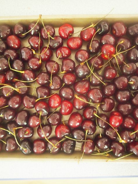 How To Freeze Cherries Freeze Cherries, Plan Ahead Meals, Freezing Fruit, Dehydrated Foods, Freezer Recipes, Freezable Meals, Frozen Cherries, Fruit Jam, Dehydrated Food