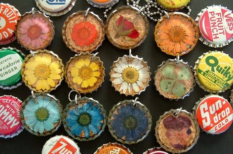 Recycle Bottle Caps, Bottle Cap Jewelry, Bottle Cap Necklace, Bottle Cap Art, Bottle Cap Crafts, Recycled Bottle, Bottle Top, Diy Bottle, Funky Jewelry