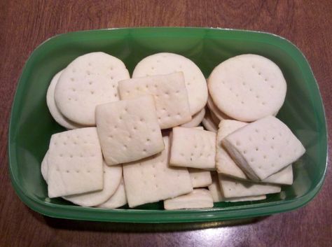 Lemon Crackers, Platter Ideas, Crackers Recipe, Cracker Cookies, Homemade Crackers, Cheese Platter, Cracker Recipes, Candy Cookies, Recipes To Make