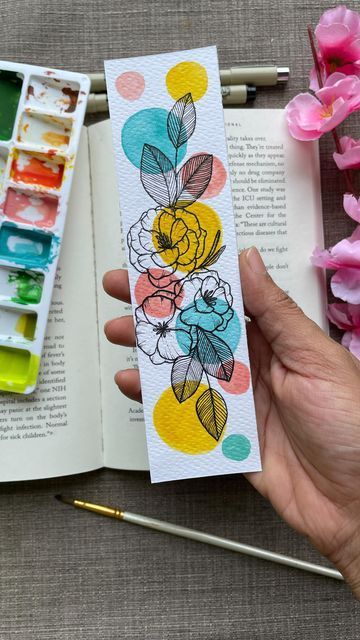 Boho Bookmark Painting, Colored Pencil Bookmarks, Floral Bookmarks Handmade, Boho Art Bookmark, Bookmark Painting Ideas Watercolor, Bookmark Gouache, Bookmarks Handmade Watercolor, Bookmarks Handmade Aesthetic, Gouache Bookmark