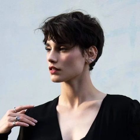 Women With Short Hair Fashion, Short Pixie Haircuts Straight Hair, Very Short Hair Girl, Short Hair Inspo Pixie Hairstyles, Short Pretty Hairstyles, Tifaine Boudinot, Short Hair Dress Outfit, 80s Pixie Cut, Dress With Short Hair