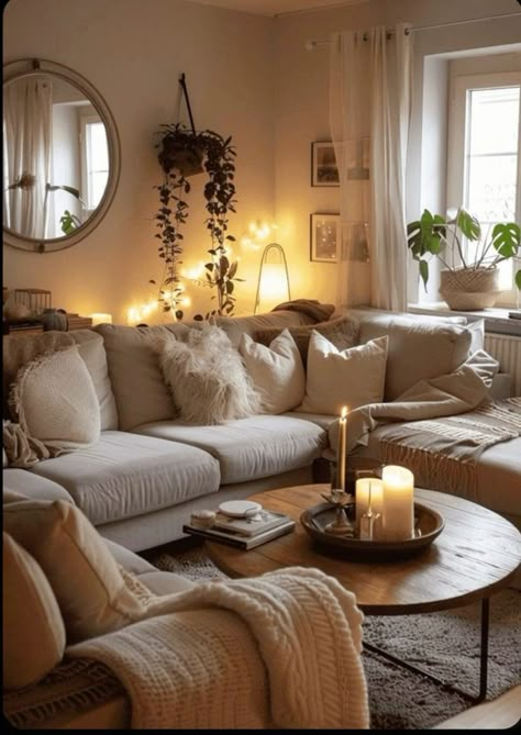 Tiny Cosy Living Room, Sectional Living Room Apartment, Cozy House Decor Ideas, Living Room Inspiration Aesthetic, Cozy Home Inspiration, Home Decor Ideas Living Room Cozy, Flat Decorating Ideas, Cozy Living Room Apartment, Cozy Apartment Ideas