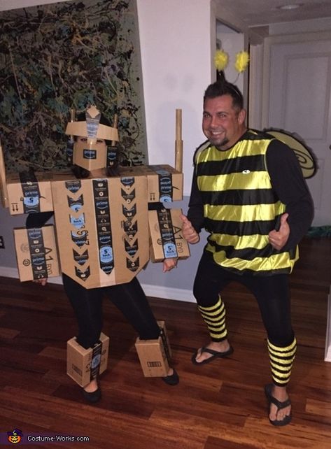 Amazon Prime Costume, Amazon Prime Costume Diy, Amazon Box Costume Funny, Amazon Box Costume, Funny Meme Costumes, Dress Like A Meme Costume, Homemade Costume, Clever Halloween Costumes, Costume Works