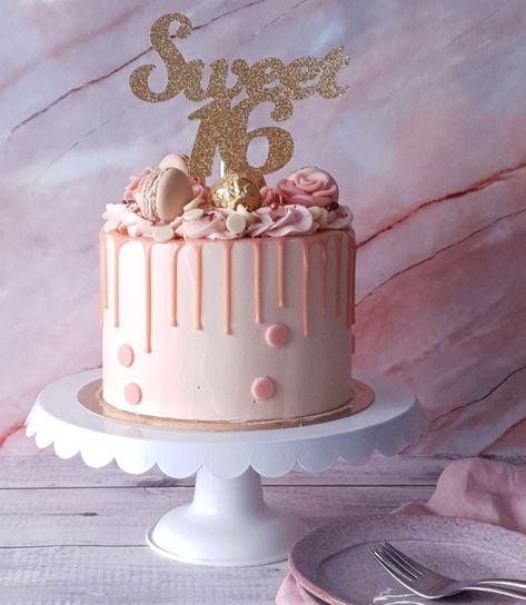 Sweet 16 Drip Cake, Sweet 16 Simple Cakes, Sweet 16cake Ideas, Sweet 26 Cakes, Birthday Cake 16 Sweet Sixteen Simple, Small Sweet 16 Cakes, Sixteenth Birthday Cake Ideas, Pink Cake Sweet 16, Sweet 16 Party Ideas Cake