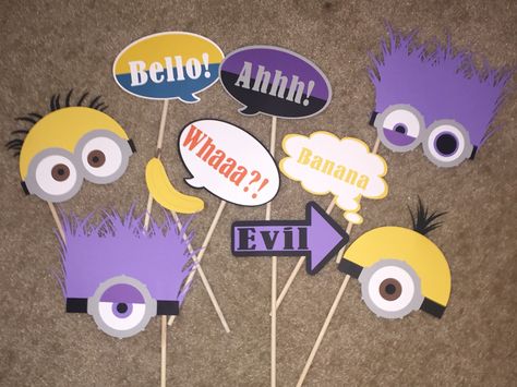 Minion photo booth props. Check out my other minion party decorations also! Minion Photo Booth, Minion Wedding, Minion Party Decorations, Minion Party Theme, Minions Birthday Theme, Minion Photos, Minions Party, Minion Theme, Minion Birthday Party