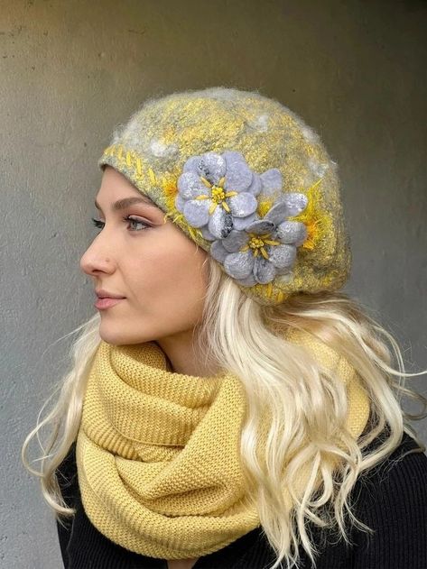 Yellow Beret, Hat With Flowers, Felted Hats, Felted Hat, Hair Acessories, Crazy Hat Day, Knitted Necklace, Couture Hats, Hat Day