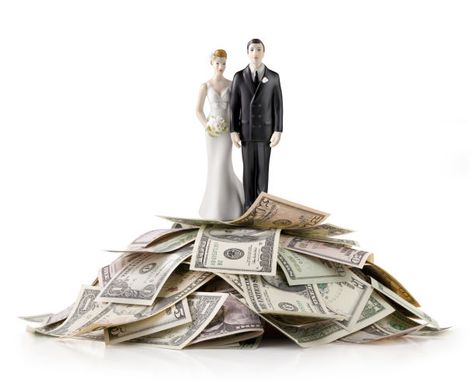 Key financial advice for newlyweds! You've unpacked the wedding gifts, written the thank-you notes. But before you settle into married life, take some time to discuss your finances. Here's advice from a few experts that should help couples make this transition... Wedding Who Pays, Wedding Budget Planner, Divorce Advice, Wedding Expenses, Weddings By Color, Wedding Costs, Affordable Wedding, Budget Wedding, Married Life