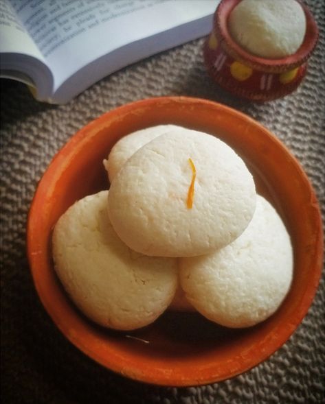 Homemade rosogolla... Rosogolla is very famous sweet in Kolkata... Kolkata Food Photography, Kolkata Sweets, Kolkata Food, Bengali New Year, Sweet Cooking, Cooking Channel, Healthy Sweets Recipes, Healthy Sweets, Sweets Recipes