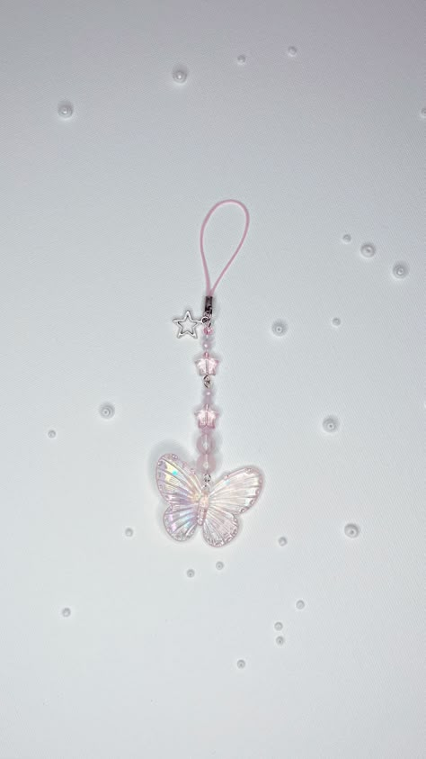 Beads Keychain Design, Butterfly Phone Charm, Phone Charm Ideas, Diy Phone Charms, Iphone Charms, Phone Charms Aesthetic, Phone Strap Beads, Cute Phone Charms, Keychain Beads