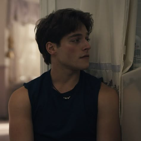 Dark Hair Face Claim Male, Soft Male Face Claims, Jamie Cruel Summer, Brunette Actors Male, Froy Gutierrez Aesthetic, Freckles Guy, Jamie Henson, Male Face Claims Teen, Dark Hair Guy