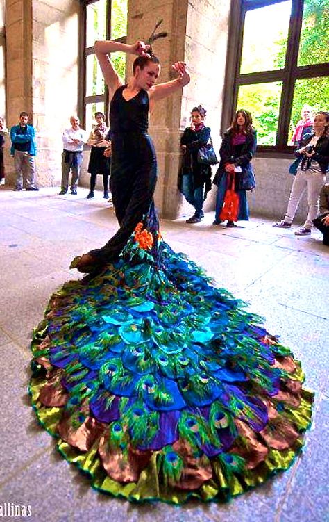 amazing bata de cola Dress With Tail, Psytrance Clothing, Peacock Costume, Colorful Peacock, Peacock Tail, Flamenco Dress, Peacock Dress, فستان سهرة, Peacock Design