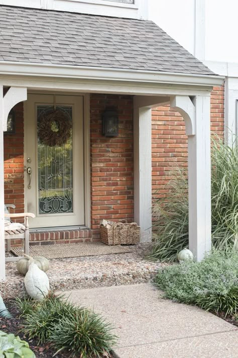 Simple Fall Porch, Simple Fall Porch Decor, Fall Porch Decor Ideas, Before And After Home, Popular Living Room, Fall Porch Decor, Julie Blanner, Front Porch Design, Cottage Exterior