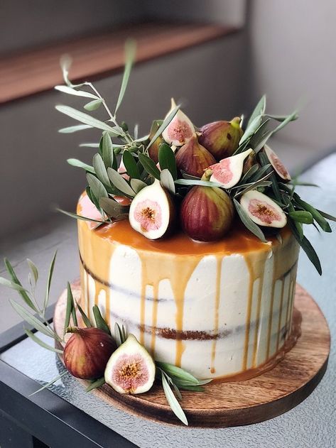 Sophisticated Birthday Cake, 30th Birthday Food Ideas, Cake For 30th Birthday For Her, Birthday Cake Autumn, Autumn Birthday Cake, Cake With Figs, 30th Cake, Autumn Cake, 30th Birthday Cake