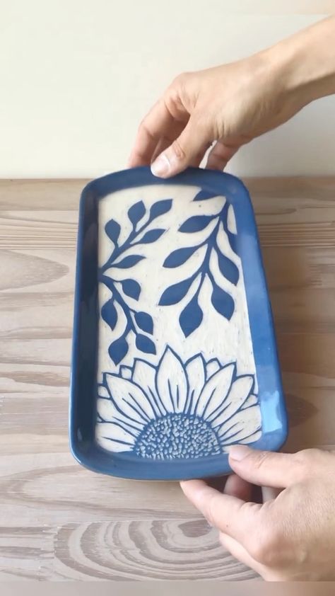 Ceramics Pottery Bowls, Beginner Pottery, Pottery Platter, Pottery Videos, Cerámica Ideas, Handmade Plates, Pottery Workshop, Pottery Handbuilding, Slab Pottery