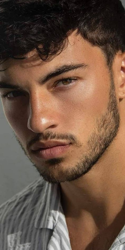 Haircut For Small Face Men, Masculine Facial Features, Male Face Shapes, Beard Images, Sunkissed Makeup, Face Wash Brush, Male Model Face, Nice Men, Olive Skin Tone