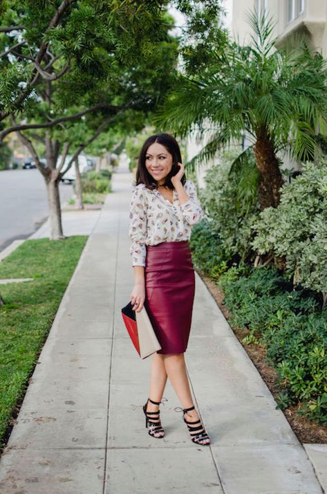 Pencil Skirt Photoshoot Poses, Poses In Pencil Skirt, Model Photoshoot Poses, Fancy High Heels, Leather Skirt Black, Fancy Skirts, Poses Women, Navy Coat, Poses Photography