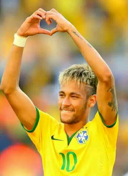 Neymar sign of love Neymar Jr 2014, Neymar Brazil, Cristiano Jr, Kun Aguero, Neymar Jr Wallpapers, Brazil World Cup, Neymar Football, Football Players Images, Sport Player