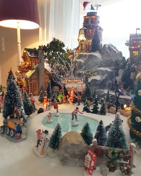 Lemax Christmas village 2016 by @amandinedidine13. #lemax #christmas #noel #christmasvillage #villagedenoel #truffaut #truffautaubagne Lemax Christmas Village Display, Diy Christmas Village Displays, Department 56 Christmas Village, Christmas Village Sets, Lemax Christmas Village, Christmas Village Accessories, Lemax Christmas, Village Christmas, Diy Christmas Village