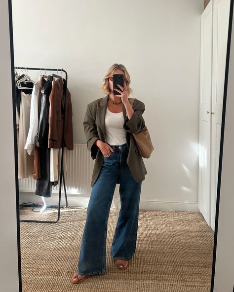 A transitional look from last week 🫒 (I need to clean the mirror too 😅) Blazer @arketofficial Jeans @abercrombie Necklace @sezane Sunnies @lespecs *pr products featured . . . Transitional outfit ideas, transitional outfit, minimal style, khaki blazer, jeans styling Jean With Blazer Outfit, Abercrombie Aesthetic, Blazer Jeans Outfit Women, Khaki Blazer Outfit, Brown Blazer Outfit, Jeans Blazer Outfit, Jeans Styling, Office Fits, Outfit Minimal