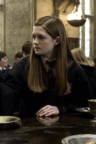 Ron Y Hermione, Harry Potter Couples, Harry Potter Ginny, Weasley Aesthetic, Harry And Ginny, Buku Harry Potter, Harry Potter Icons, Bonnie Wright, Ron And Hermione