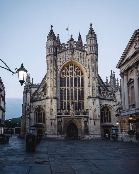 Bath Architecture, Bath Buns, Roman Bath House, Bath Town, Bath Abbey, London Victoria, Express Bus, Victoria London, Somerset England