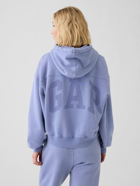 Arch Logo Cropped Hoodie | Gap Comfort Hoodie Set, Bright Hoodie Outfit, Winter Tailgate Outfit Cold Weather, Winter Hoodie Outfit Women, Sweat Sets Aesthetic, Cute Graphic Hoodies, Places To Get Hoodies, Sweat Sets Women, Cute Winter Clothes Aesthetic