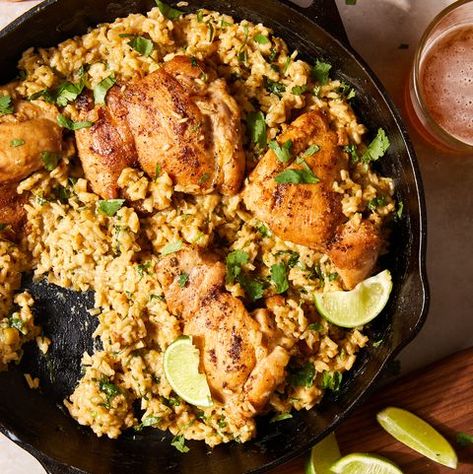 One Pan Green Chile Chicken and Rice Green Chile Chicken And Rice, Creamy Chicken Dinner, Chicken Rice Bake, Creamy Chicken Recipes, Green Chili Chicken, Green Chile Chicken, Chili Chicken, Cilantro Lime Chicken, One Pot Chicken