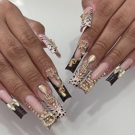 ig: _grabbersbydrea Brown Bling Acrylic Nails, Extra Fall Nails, Birthday Nails Extra, Brown Birthday Nails, Baddie Nails Black And Gold, Zodiac Sign Nails, Gold Baddie Aesthetic Wallpaper, Extra Baddie Nails, Eid Nails