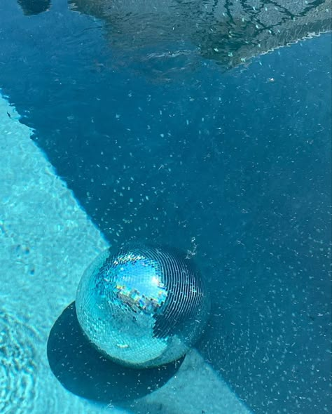 Beach 70s Aesthetic, Pool Disco Ball, Miami Pool Party Aesthetic, Pool Photoshoot At Night, Pool Playlist Covers, Disco Beach Party, Disco Balls In Pool, Pool Hamptons, 70s Beach Aesthetic