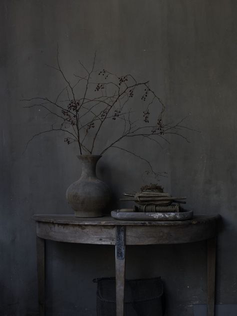 Gray | Grey | Gris | グレー | Grigio | серый | Gurē | Colour | Texture | Pattern | Style | Design | Composition | Wabi sabi Wabi Sabi Design, Natural Homes, Wabi Sabi Style, Composition Design, Dark Interiors, 50 Shades Of Grey, Luminaire Design, Home Trends, Natural Home