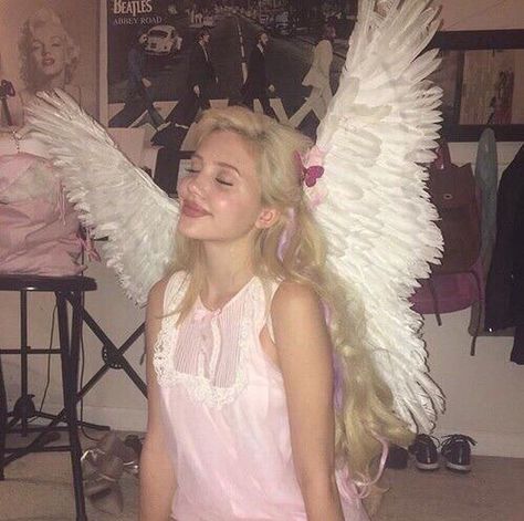 this type of angelcore aesthetic is a little more grunge, but great for a pfp icon. Dark Angelcore Aesthetic, Lizzy Grant Aesthetic, Angelcore Aesthetic, Chloe Walsh, Angel Aesthetic, Angel Face, + Core + Aesthetic, Feeling Sick, Blogger Girl