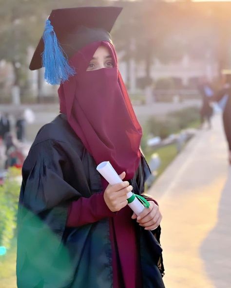 Graduation Ceremony Ideas, Convocation Ideas, Graduation Hijab, Niqabi Girl, Sorry Images, Best Friend Images, Muslim Aesthetic, For Phone Wallpaper