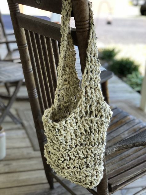 Easy Crochet Slouch Bag - Hobbies on a Budget Crochet Slouch Bag Pattern Free, Crochet Slouch Bag, Crochet Grocery Bag, Chunky Yarn Crochet, Slouch Bag, Short Attention Span, My Hobbies, Shoulder Bags Pattern, Slouch Bags