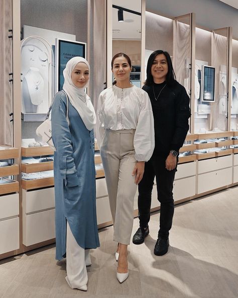 Neelofa Style, Neelofa Outfit, Eid Fashion, Modern Hijab Fashion, Modest Fashion Hijab, Muslim Outfits Casual, Hijab Style Casual, Fashion Design Collection, Hijabi Fashion Casual