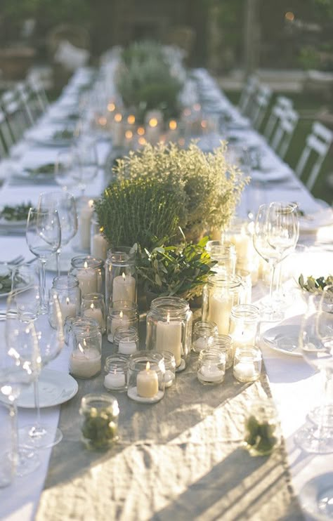 Tuscan Table, Outdoor Dinner Party, Boda Diy, Outdoor Dinner Parties, Table Decorating, Tafel Decor, Tuscan Wedding, Simple Centerpieces, Outdoor Dinner