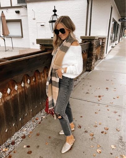 Almost Ready Blog, Amanda West, Bell Bottom Jeans Outfit, Combat Boot Outfits, Combat Boot Outfit, Outfit Ideas Fall, Ripped Jeans Outfit, Happy Sunday Friends, Sunday Friends