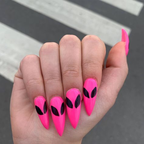 #alien #aliennails #acrylicnails #pink #hotpink #differentnails Pink Alien Nails, Alien Acrylic Nails, Monster Energy Nails, Alien Nails, Ilnp Nail Polish, Pink Alien, Danger Days, Nail Painting, Holographic Nail Polish