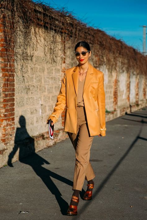 MFW Day 2 Caroline Issa, 2020 Street Style, Nude Outfits, Reportage Photography, Milan Street Style, Plunge Dress, Women Street, Eclectic Fashion, Fashion Week Street Style