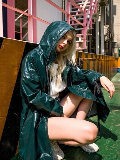 Hongru Raincoat Rainwear Girl, Green Raincoat, Vinyl Fashion, Vinyl Raincoat, Pvc Raincoat, Raincoat Jacket, Rain Jacket Women, Hooded Cloak, Shiny Clothes