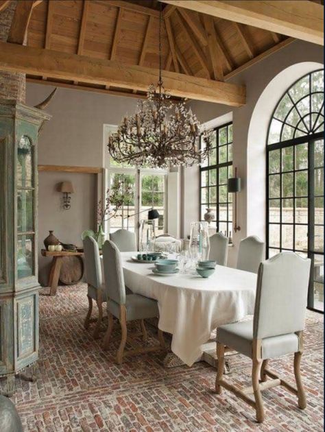 The 15 Most Beautiful Dining Rooms on Pinterest - Sanctuary Home Decor French Country Dining Room Furniture, European Farmhouse Living Room, French Country Dining Room Decor, French Country Decorating Living Room, French Country Rug, French Country Dining Room, French Country Living, Country Dining Rooms, French Country Dining