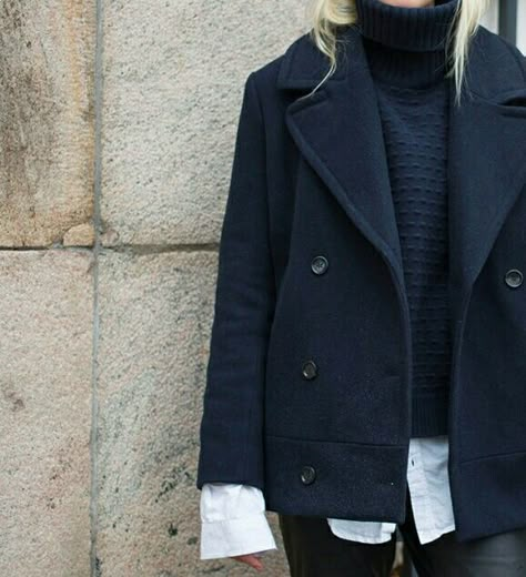 Black Pea Coat Outfit, Pea Coat Outfit, Peacoat Womens Outfit, Coat Layering, Peacoat Outfit, Spy Style, Navy Pea Coat, Casually Chic, Classic Clothes