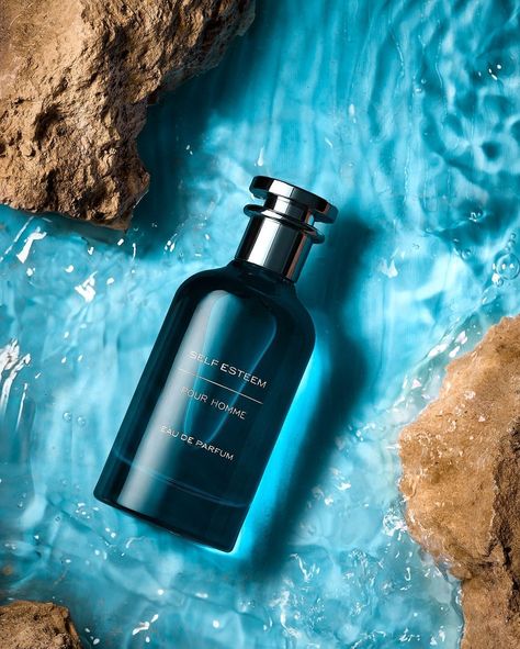 💙✨Captured the essence of elegance with this striking blue perfume bottle, beautifully positioned on a rock. The contrast and design shine through in this captivating product photography composition. Follow for more!📸: @ezzo.mansour Use the #instaphotigy hashtag for a chance to be featured! #perfumephotography #productphotography #creativephotography #photographyday #photigymarket #professionalphotography #photography #photographer #photographyislife #photography_love #photographyskills #p... Product Photography Composition, Perfume Photography Creative, Jewelery Shoot, Supplement Photography, Perfume Product Photography, Perfume Creative, Perfume Blue, Blue Perfume Bottle, Photography Moodboard