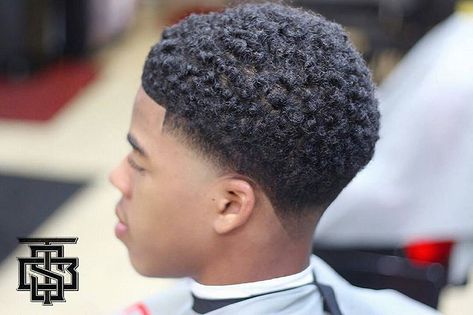 Skin taper styled with Twists Sponge to achieve the fresh curls. Order your KIT today, link in bio. Website: twistssponge.com Done by:… Black Boys Haircuts Fade, Skin Taper, Black Man Haircut Fade, Waves Hairstyle Men, Taper Fade Curly Hair, Fade Haircut Styles, Black Boys Haircuts, Afro Fade, Black Hair Cuts