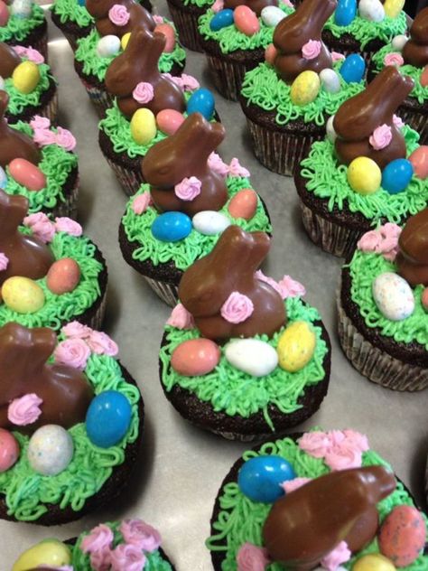 Chocolate Bunny Cupcakes, Easter Cupcake Ideas, Easter Pastries, Easter Basket Cupcakes, Easter Cupcakes Easy, Easter Deserts, Easter Cups, Easter Party Food, Easter Bunny Cupcakes