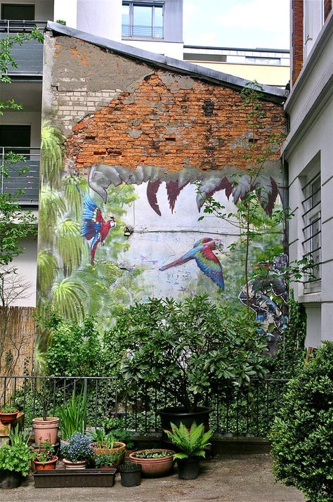 ...urban backyard transformed into little green place (Hamburg, Germany)... Urban Backyard, Garden Mural, Fence Art, Walled Garden, Murals Street Art, Hur Man Målar, Hamburg Germany, Street Art Graffiti, Mural Art